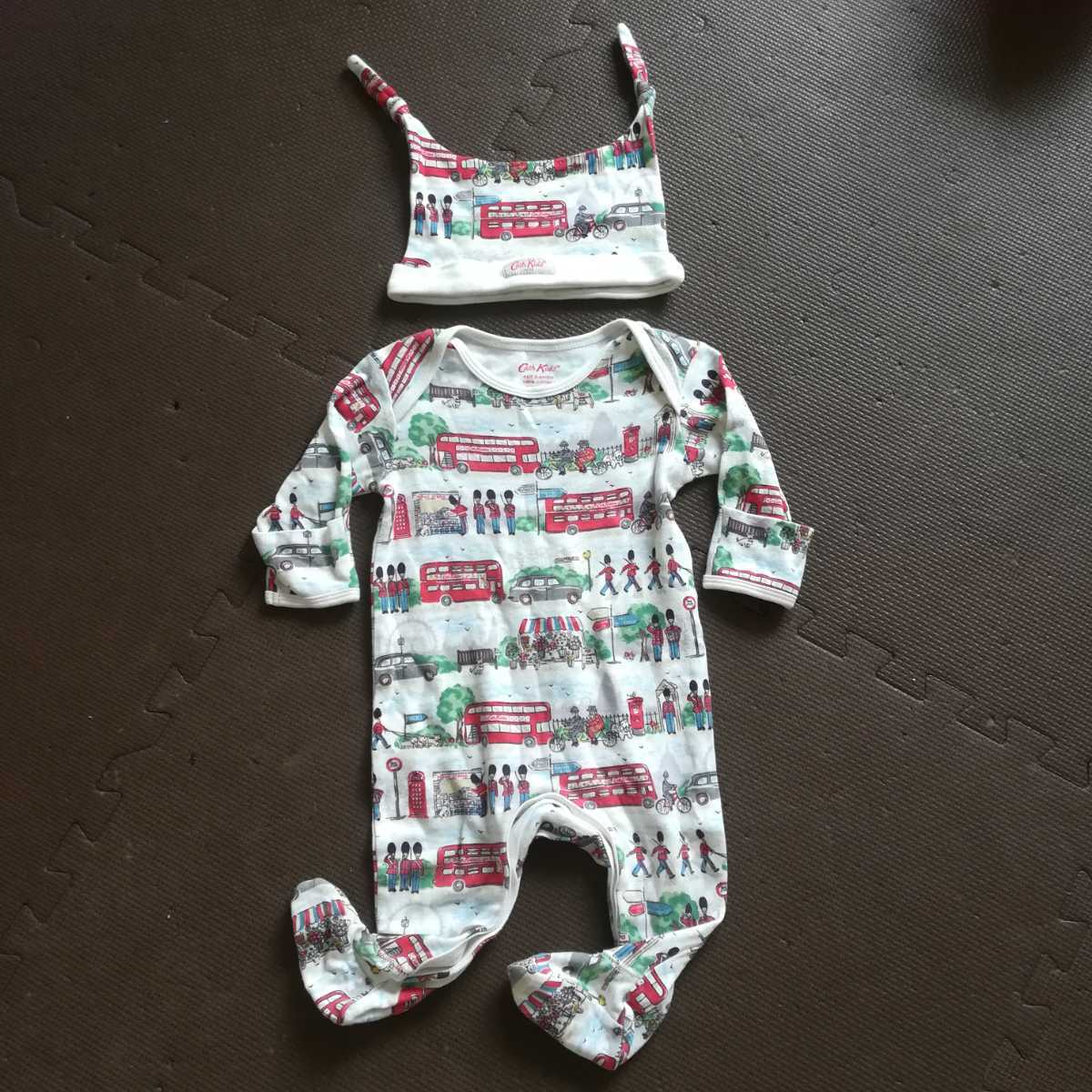 キャスキッドソン ロンパース 帽子つき ガーズ 3 6m 70 65 74cm 売買されたオークション情報 Yahooの商品情報をアーカイブ公開 オークファン Aucfan Com キャスキッドソン ロンパース 帽子つき ガーズ 3 6m 70 65 74cm 売買されたオークション情報 Yahooの商品情報をアーカイブ公開 オークファン Aucfan Com