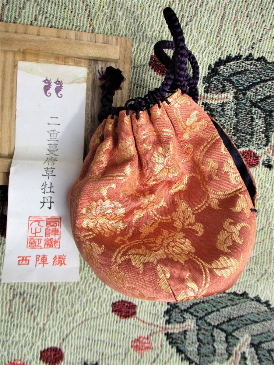 洛東 桶谷定一 作 鶴首茶入 仕覆 荒磯金襴 茶道具 共箱 京焼 茶入 美品 洛東 桶谷定一 作 鶴首茶入 仕覆 荒磯金襴 茶道具 共箱 京焼 茶入