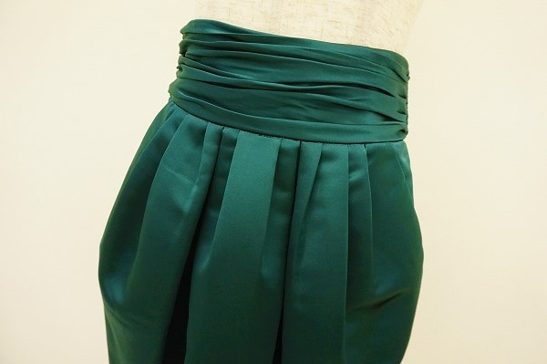 #anc アルマーニコレッツォーニ ARMANICOLLEZIONI スカート タイトスカート 38 緑 レディース [557322] ARMANI COLLEZIONI - ブランド通販 COLLEZIONI(アルマーニコレツォーニ)の商品一覧 ブランド