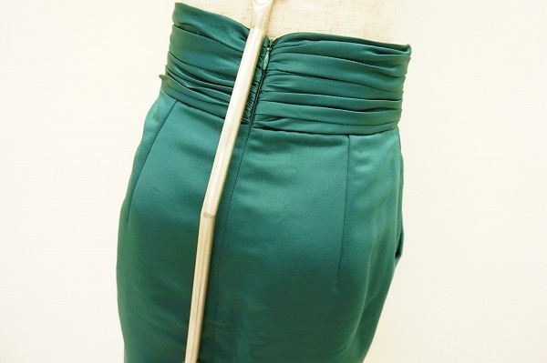 #anc アルマーニコレッツォーニ ARMANICOLLEZIONI スカート タイトスカート 38 緑 レディース [557322] ARMANI COLLEZIONI - ブランド通販 COLLEZIONI(アルマーニコレツォーニ)の商品一覧 ブランド