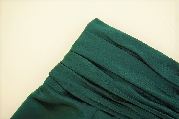 #anc アルマーニコレッツォーニ ARMANICOLLEZIONI スカート タイトスカート 38 緑 レディース [557322] ARMANI COLLEZIONI - ブランド通販 COLLEZIONI(アルマーニコレツォーニ)の商品一覧 ブランド