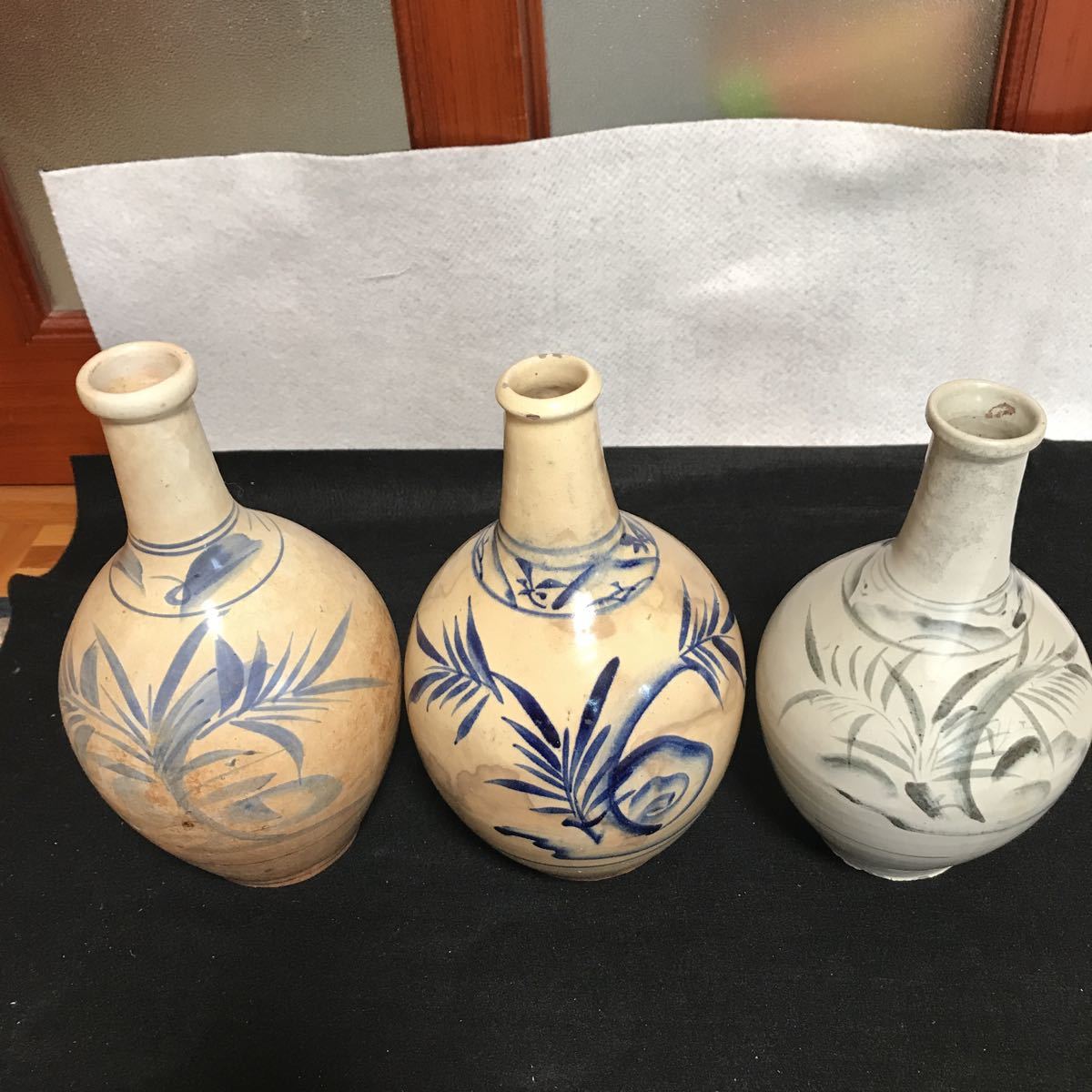 徳利伊万里 江戸時代、鶴首徳利です。同じ蘇鉄が絵柄が全部違います 
