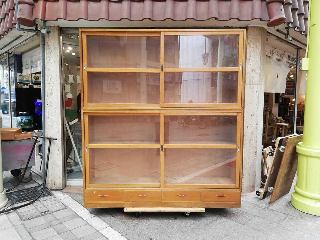 アンティークな棚　特別セール 特売割30% 451 アンティーク 収納棚/収納棚/食器棚/本棚/陳列棚/飾り棚