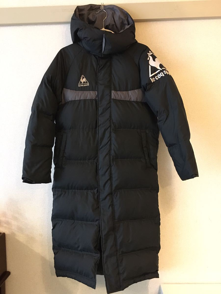 お得，限定セール デサント社製 ダウン ベンチコート Le coq sportif ルコック 軽量 フード付き サイズS 黒 ブラック(コート)｜売買されたオークション情報、yahooの商品情報をアーカイブ公開 - オークファン コート
