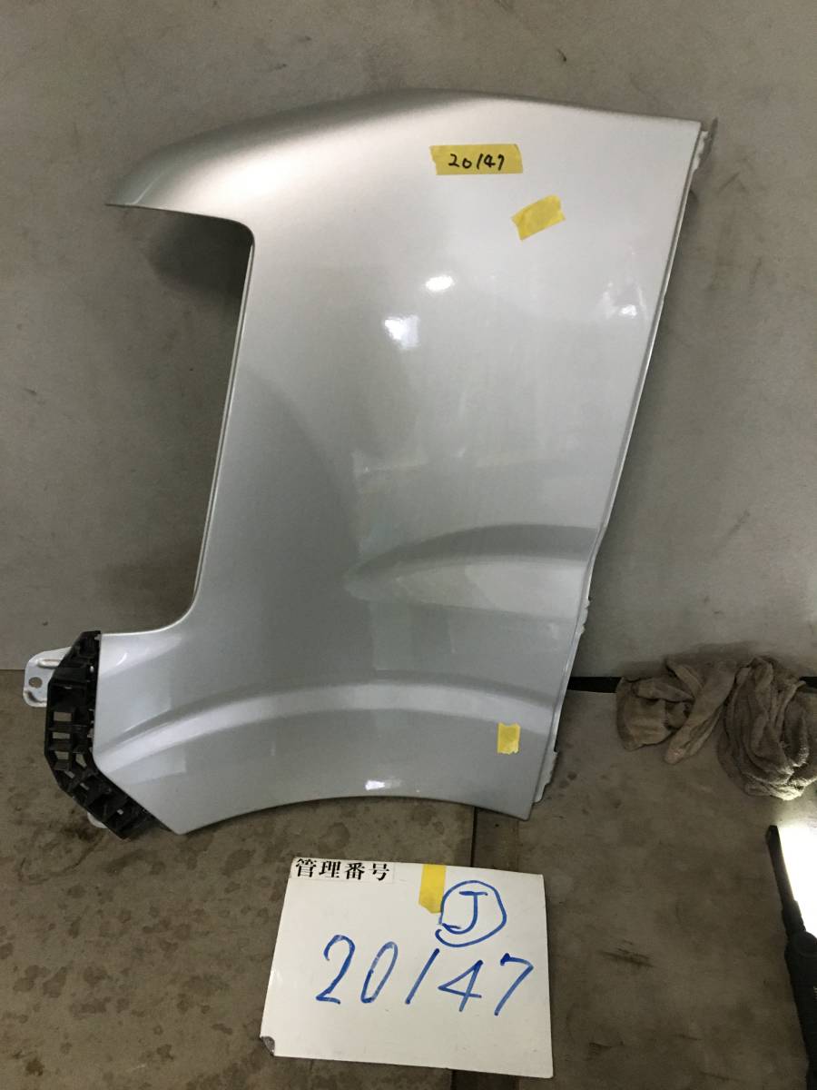 20147 スズキ DA17W エブリィ 左フェンダーパネル 中古品 ＜個人宅配送