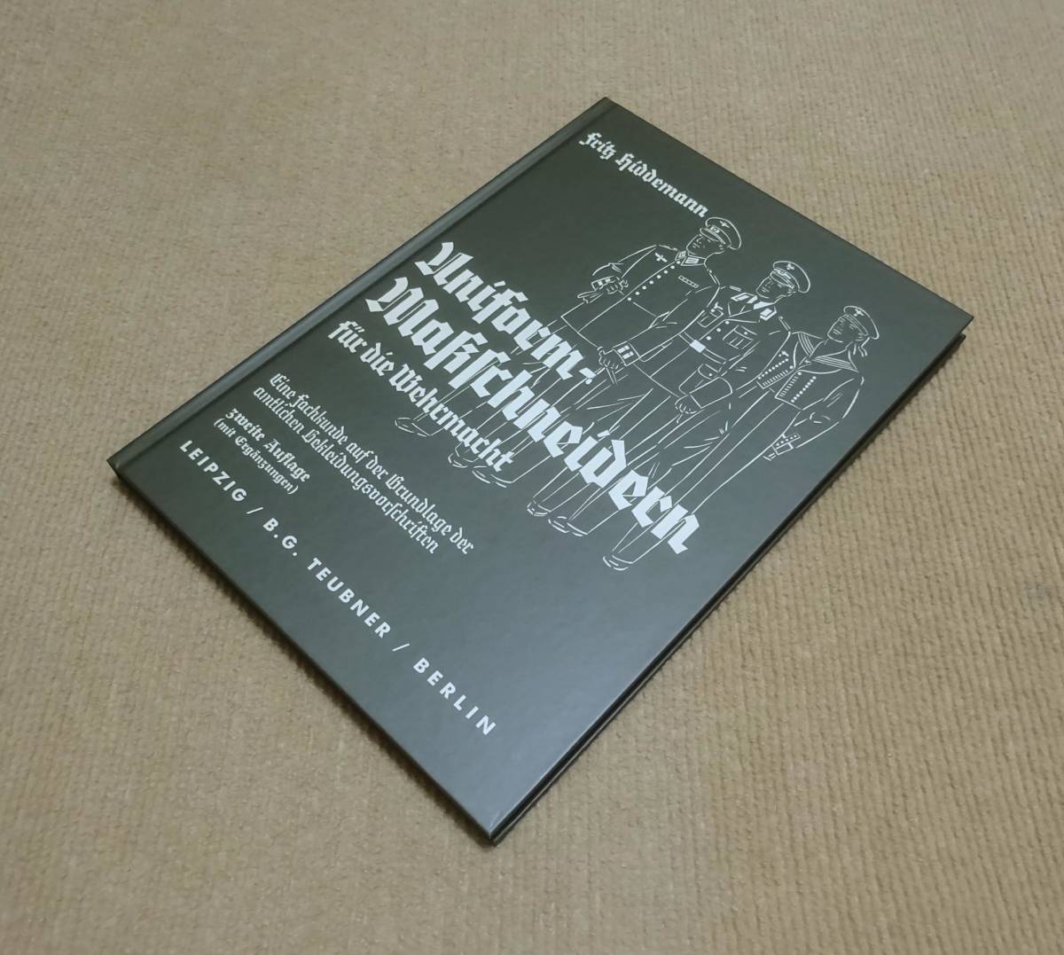 WW2ドイツ各軍の制服仕様書（復刻本 ドイツ国防軍服制服軍刀帯サーベル