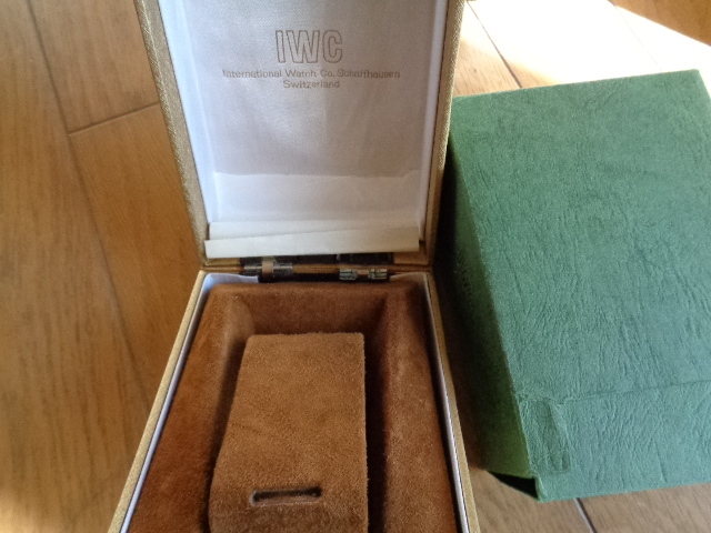 IWC 純正ボックス　美品 IWC純正BOX 画像の物が付属します。 IWC 純正ボックス | 箱 冊子