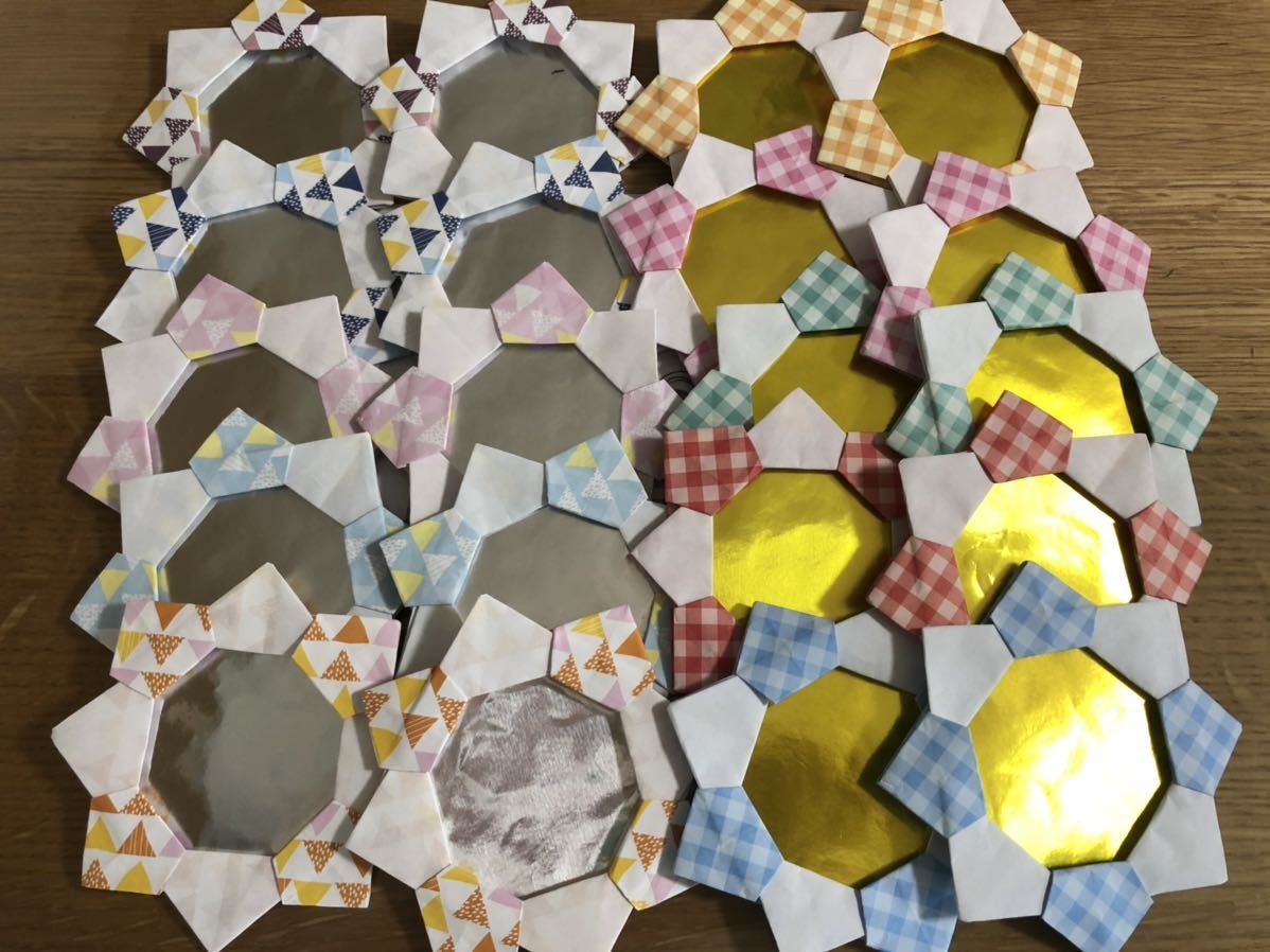 ハンドメイド チェック柄 三角柄 折り紙 花メダル 枚 壁面飾り 幼稚園 施設 イベント 折り紙 千代紙 売買されたオークション情報 Yahooの商品情報をアーカイブ公開 オークファン Aucfan Com ハンドメイド チェック柄 三角柄 折り紙 花メダル 枚 壁面飾り 幼稚園 施設 イベント 折り紙 千代紙 売買されたオークション情報 Yahooの商品情報をアーカイブ公開 オークファン Aucfan Com