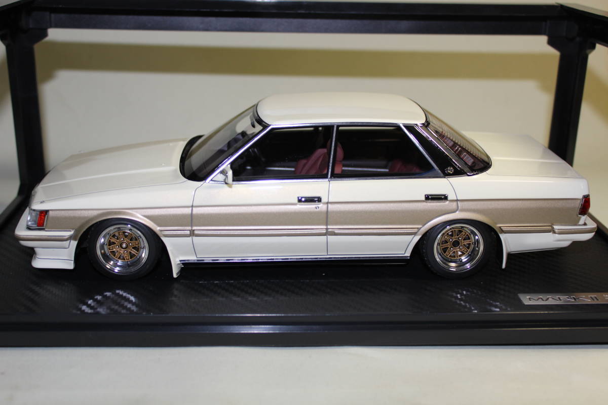 ○1/18 Toyota Mark II Grande (GX71) Limited White/Gold Grande