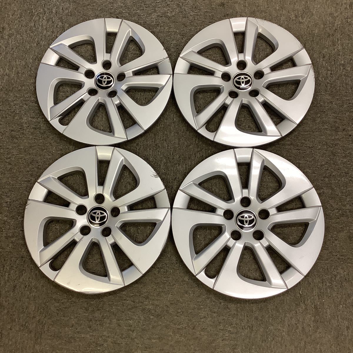 プリウス 純正 トヨタ 4枚セット ホイール 15インチ ホイールキャップ 