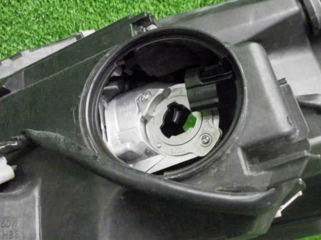 レクサス　UVF45/46　LS600H　右ヘッドライト　LED　ジャンク　201126028