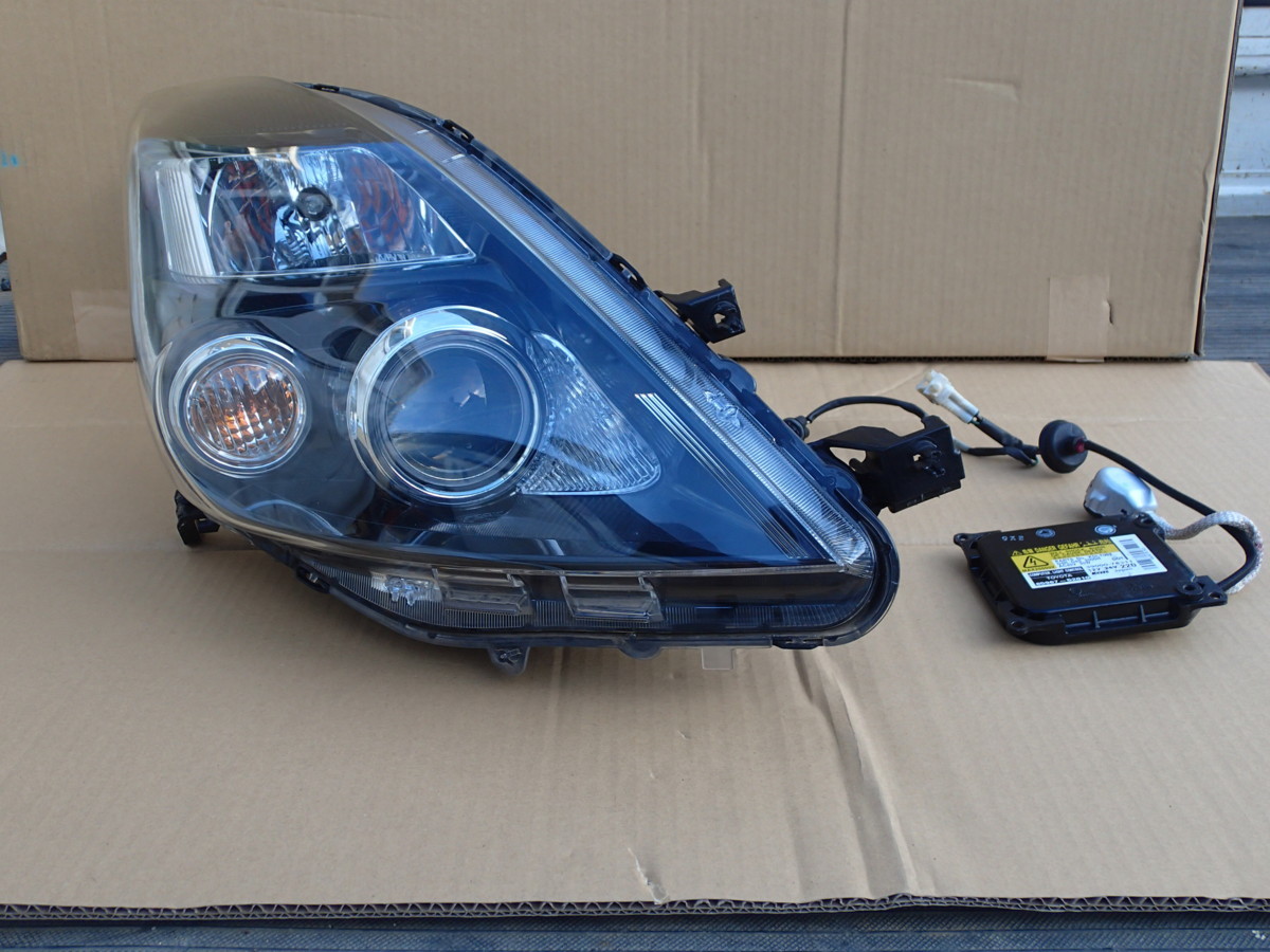 アイシス ZGM10W 後期 純正 HID ヘッドライト 左右 KOITO 44-72