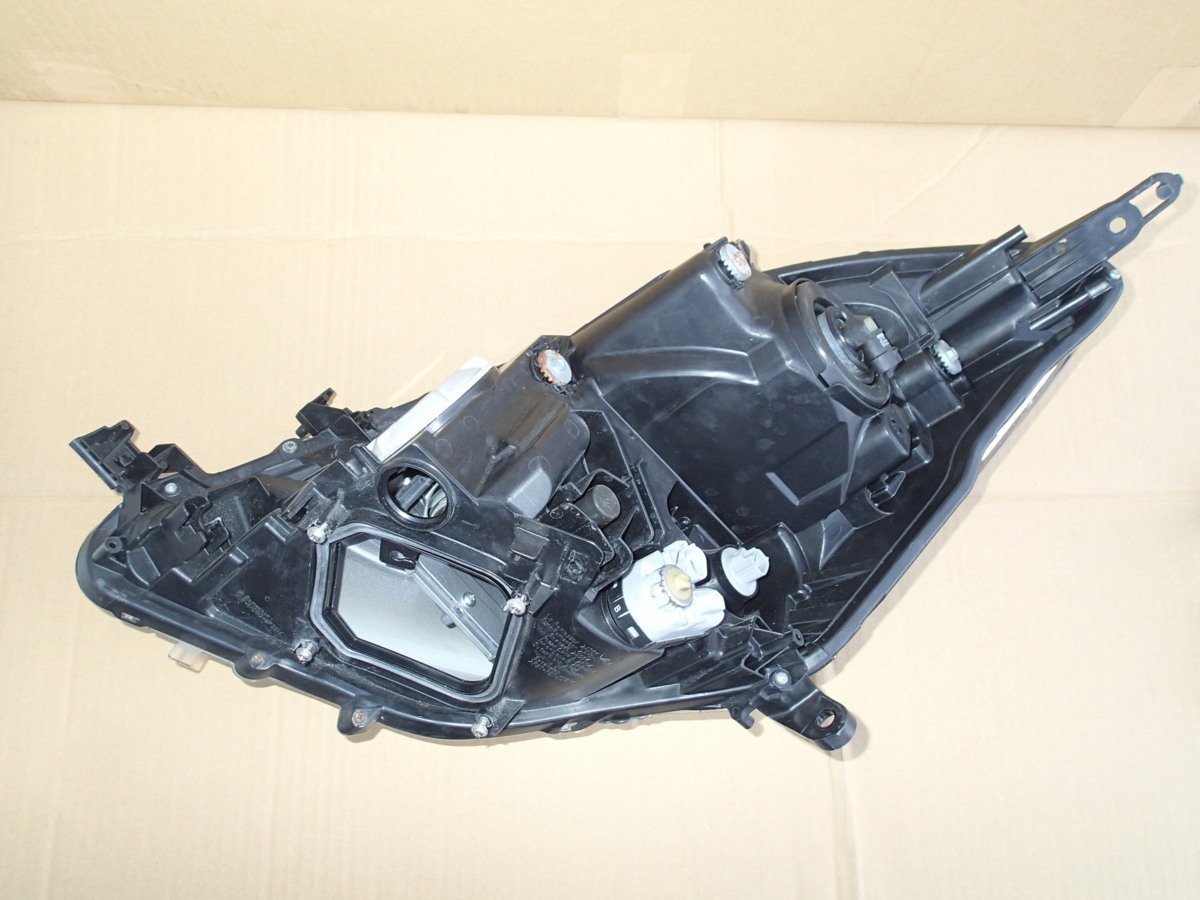 アイシス ZGM10W 後期 純正 HID ヘッドライト 左右 KOITO 44-72 