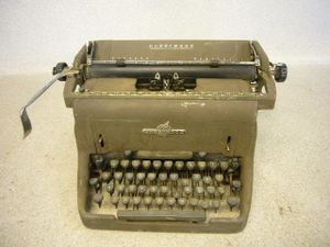 古いタイプライター アンティーク タイプライターのYahoo!オークション(旧ヤフオク!)の相場