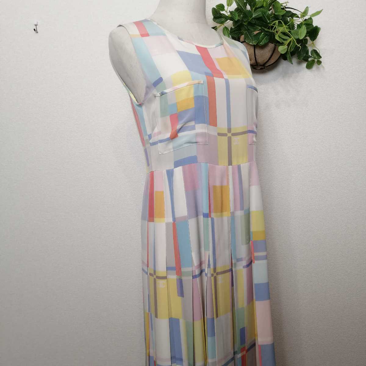 Chanel ココ レディース ワンピース ドレス 総柄 カラフル レトロ シャネル イエロー ブルー 膝丈 ワンピース ロング 売買されたオークション情報 Yahooの商品情報をアーカイブ公開 オークファン Aucfan Com