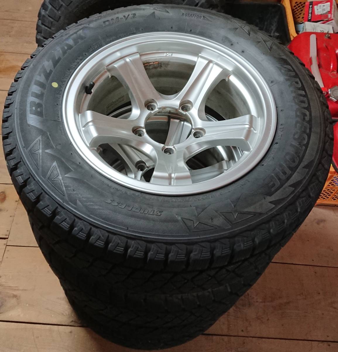 タイヤのみ 国内正規品 BRIDGESTONE ブリヂストン BLIZZAK ブリザック 235/60R16 美品 ランクル ハイラックス サーフ ジムニー ジープ jeep