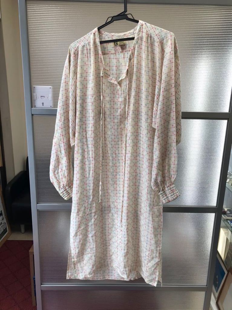 正規品 フェンディ Fendi 100 シルク ワンピース ヴィンテージ サイズ40 ホワイト ズッカ 現状品 ワンピース ロング 売買されたオークション情報 Yahooの商品情報をアーカイブ公開 オークファン Aucfan Com