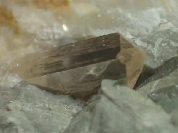 幻のピンクトパーズ カトラン パキスタン産 母岩付き原石 コレクション