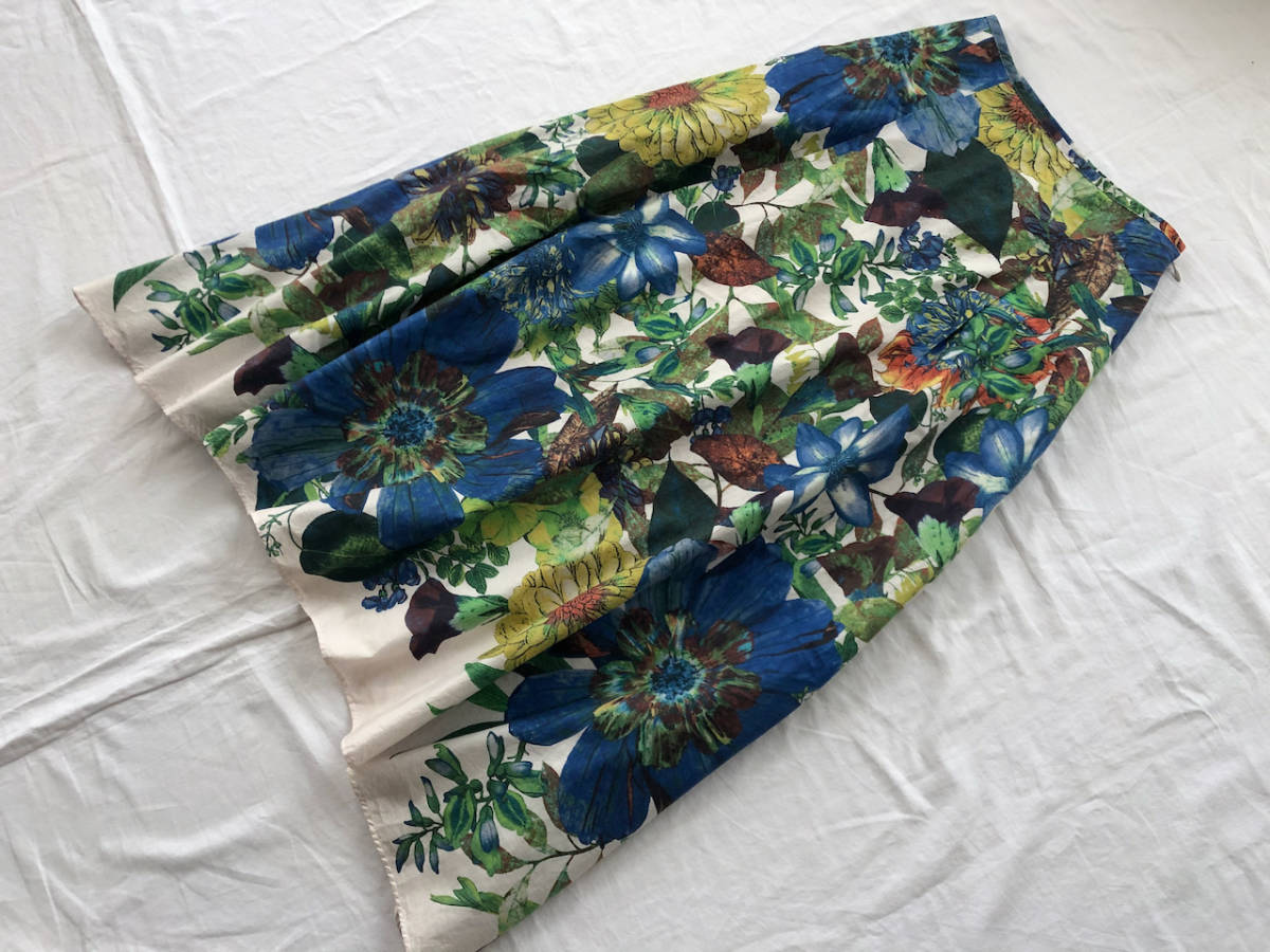 ルカ AVIE LADY LUCK LUCA 可愛い花柄 ボタニカル柄スカート(スカート  