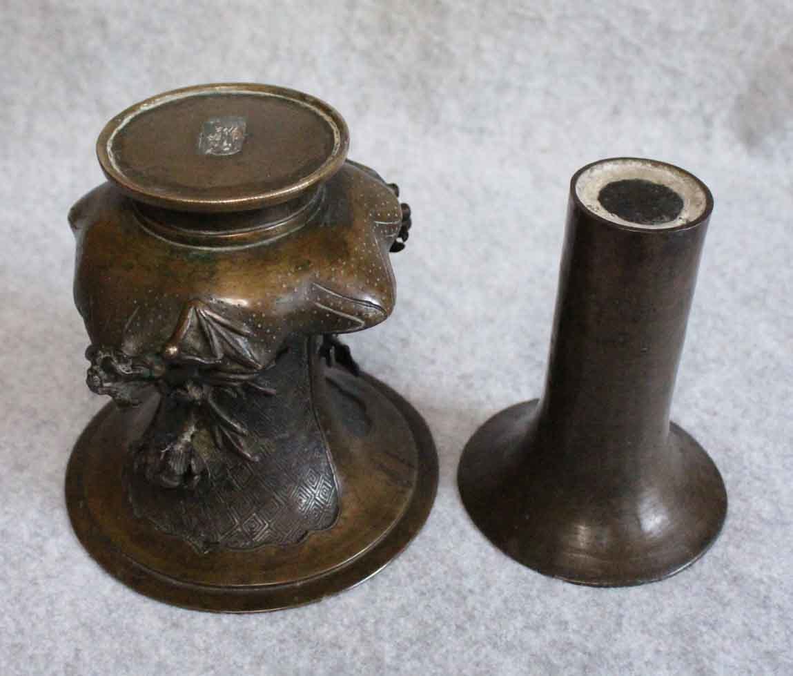 仏具☆花瓶 かひん 獅子盛上文☆唐獅子牡丹 古銅 シシ lion 草花