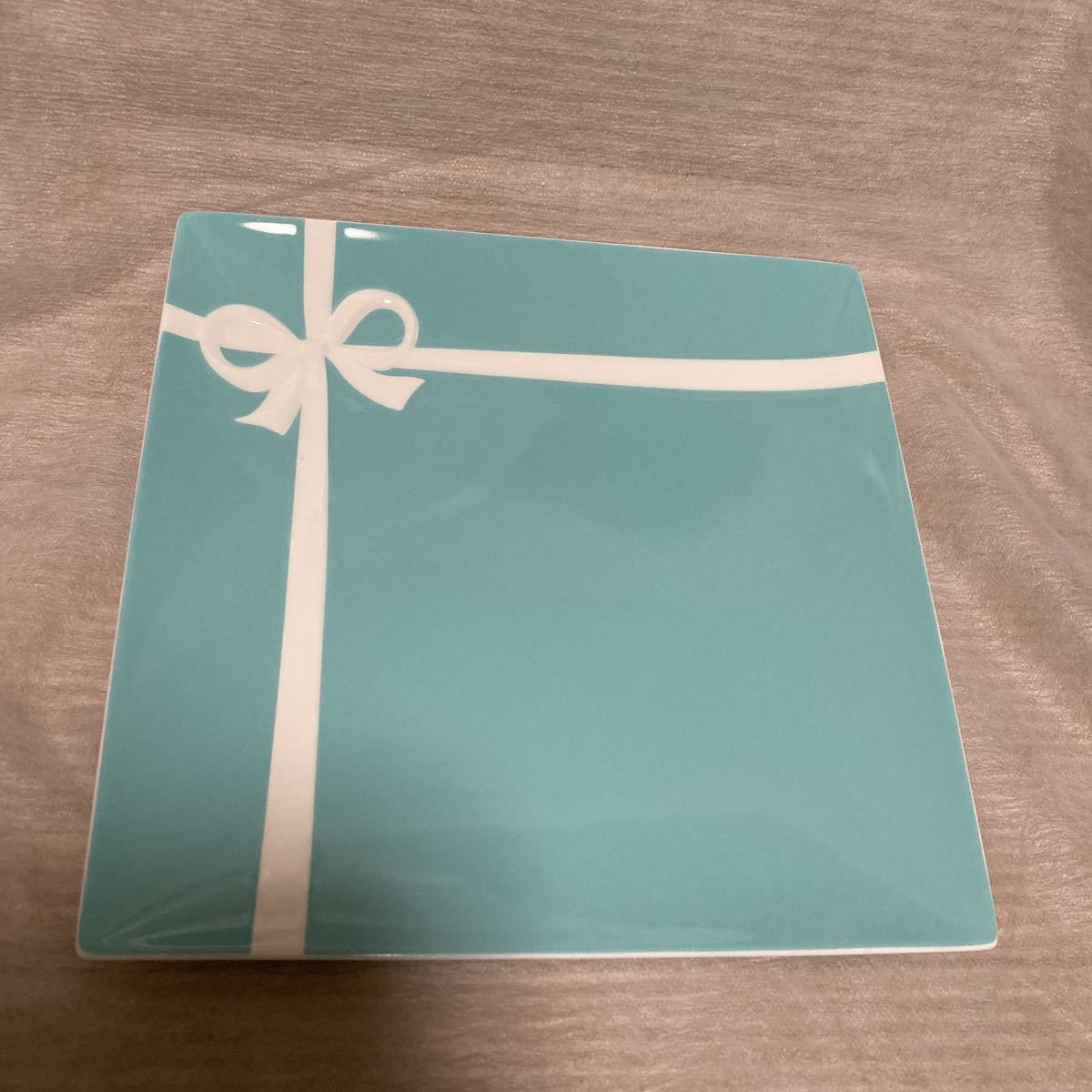 ティファニー ブルーボックス 大皿 食器 ブルーリボン リボン プレート 皿 Tiffany Co ティファニー 売買されたオークション情報 Yahooの商品情報をアーカイブ公開 オークファン Aucfan Com