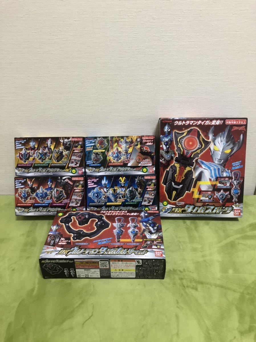 新品未開封 ウルトラマンタイガ スパーク セット 新品未開封 DX