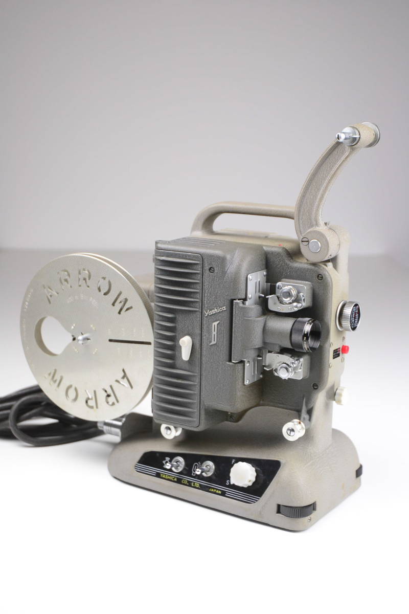 YASHICA 8mm 映写機 YASHICA 8P ヤシカ8mm映写機 (本体+専用ケース