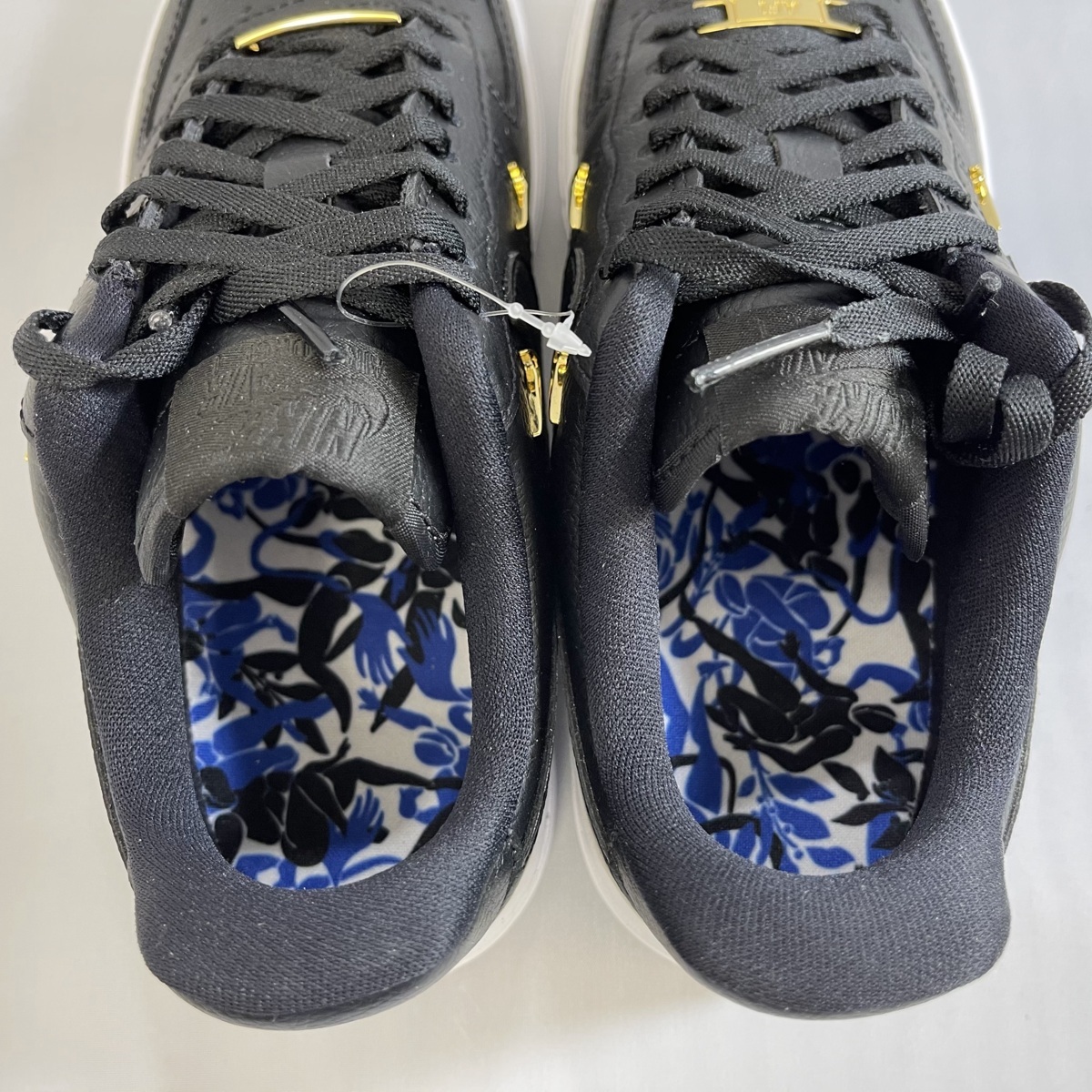 未使用 NIKE AIR FORCE 1 '07LX 22.5cm CT1990-001 ナイキ エアーフォースワン ブラック スニーカー ローカット シューズ タグ 箱付