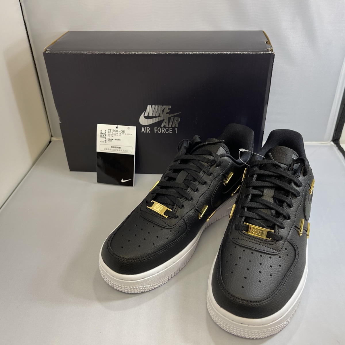 未使用 NIKE AIR FORCE 1 '07LX 22.5cm CT1990-001 ナイキ エアーフォースワン ブラック スニーカー ローカット シューズ タグ 箱付