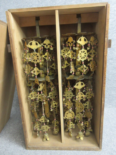 28290【文】古い瓔珞 1対 / 大正年間 箱入り 仏教 美術 仏具 飾り