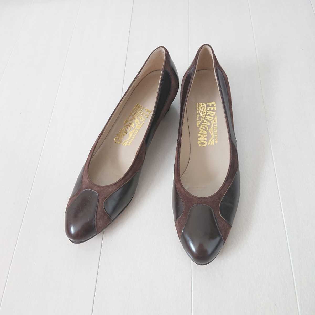幅狭さんに。良品フェラガモ【Ferragamo】コンビ パンプス23.5cm