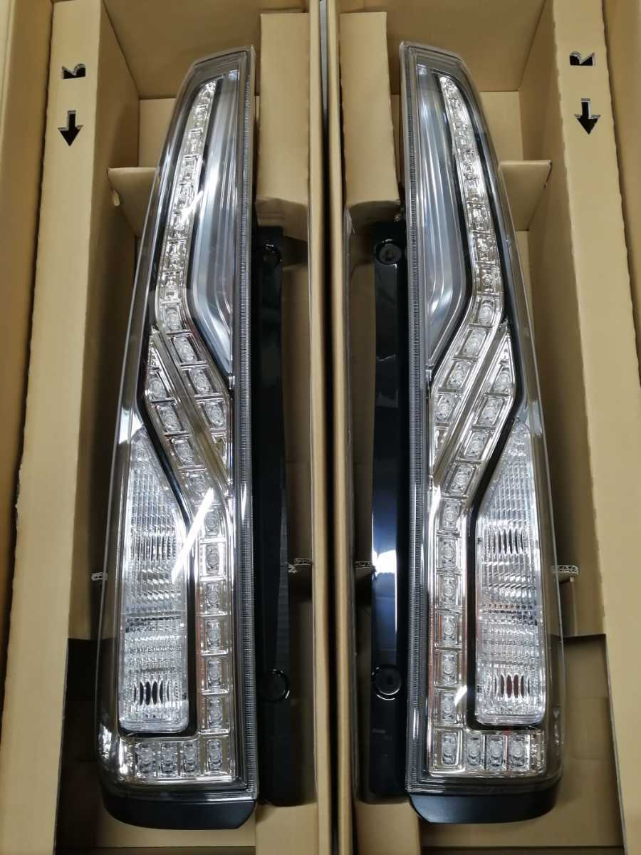 新品 NISSAN 日産 C26 セレナ 後期 テールレンズ 左右 KOITO 220-23682 26559-3JY0A / 26554-3JY0A バックランプ ライト 消費税込み