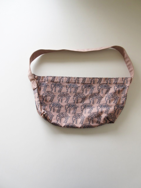 美品 mina perhonen / ミナペルホネン qa9459 Count 刺繍 ボディバッグ 