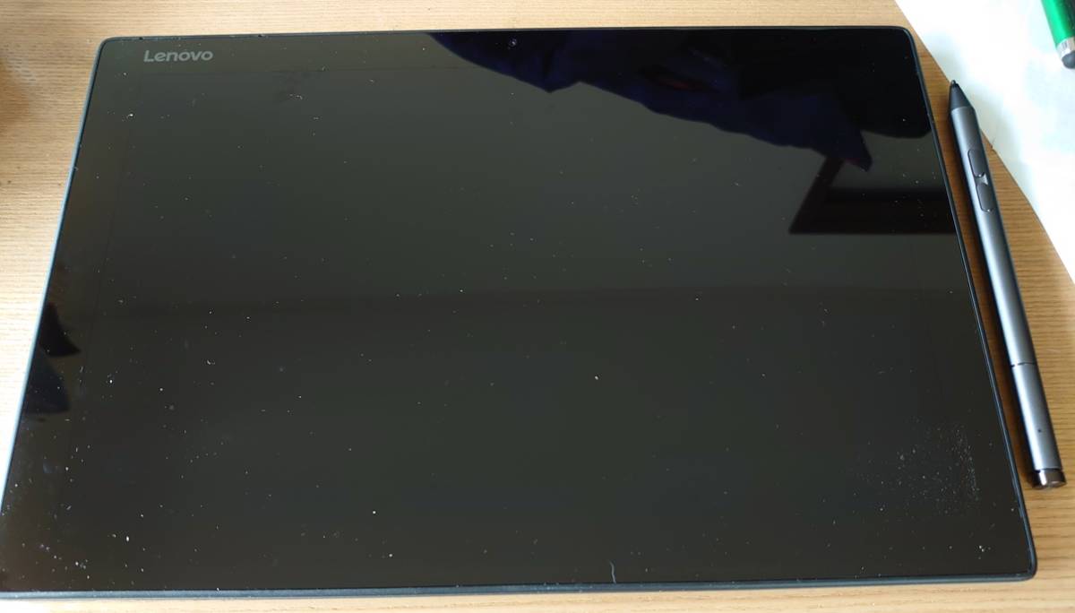 送料無料　中古美品　2in1タブレットPC　Lenovo Miix520 　Corei5-8250U RAM8G SSD256G ケース付き