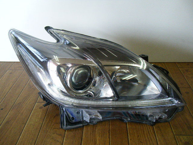 プリウス 後期 ZVW30 TOYOTA 30系 ヘッドライト HID仕様の適合情報 