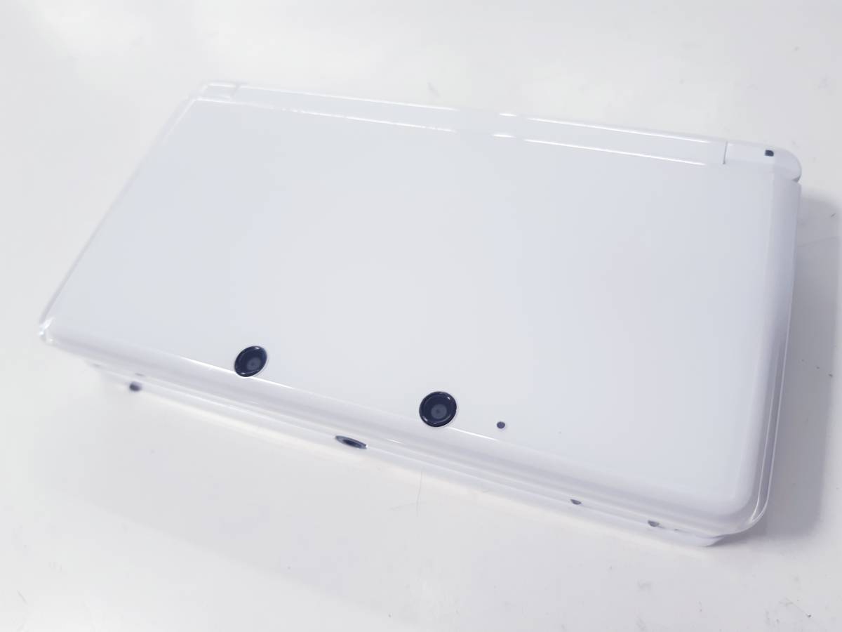 【動作確認済み】《即決有り》　Nintendo 任天堂 ３ＤＳホワイト本体＋ダウンロード３ＤＳソフト《ポケットモンスターなど３本》　