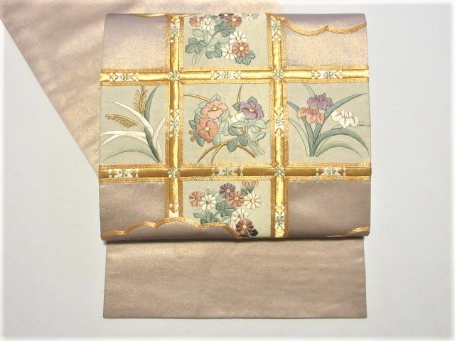 ★つばめ★　C77 袋帯・日本刺しゅう・菖蒲と椿と菊・淡い藤色・美品 白 | FURISODE 名古屋帯 召しませ花 真糊本糸目