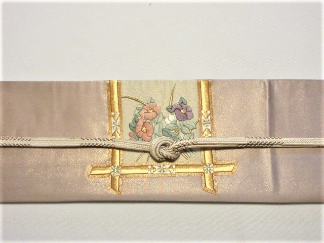 ★つばめ★　C77 袋帯・日本刺しゅう・菖蒲と椿と菊・淡い藤色・美品 白 | FURISODE 名古屋帯 召しませ花 真糊本糸目