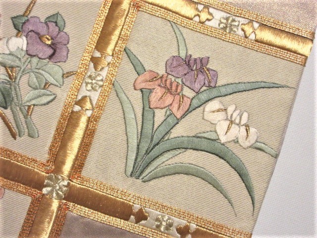 ★つばめ★　C77 袋帯・日本刺しゅう・菖蒲と椿と菊・淡い藤色・美品 白 | FURISODE 名古屋帯 召しませ花 真糊本糸目