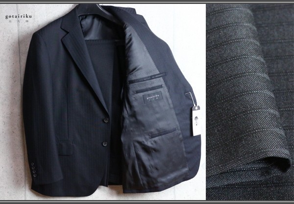 新品 オンワード樫山 五大陸/GOTAIRIKU 春夏 御幸毛織 ドライスピナー 背抜き仕立て シャドー ストライプ スーツ34B/BB4/幅広S 黒 6.9万円