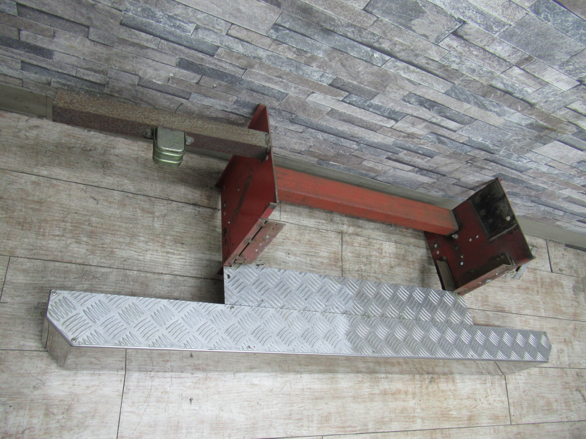 いすゞ エルフ Kk Nkr66eav リアバンパー ステンレス アルミ縞板 R9 69 送料ｌサイズ トラック ダンプ 売買されたオークション情報 Yahooの商品情報をアーカイブ公開 オークファン Aucfan Com