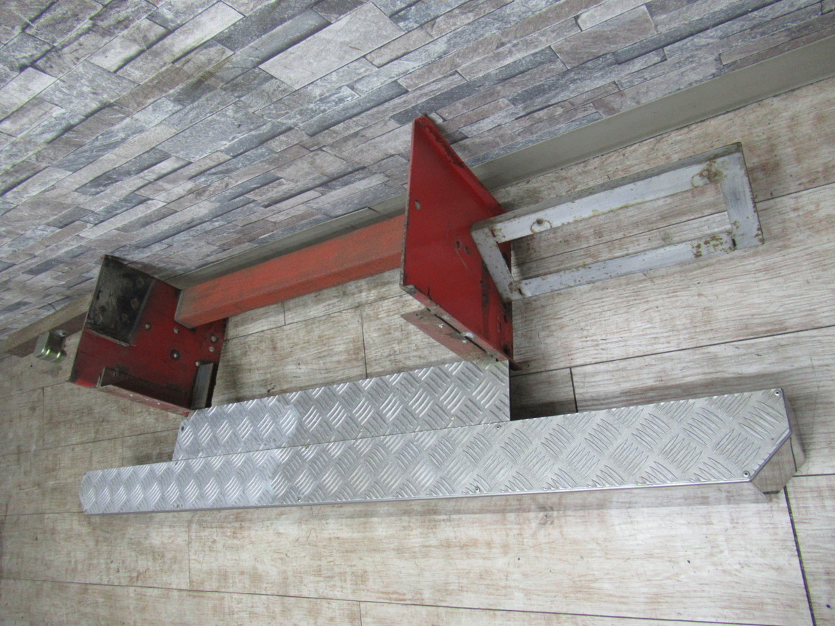 いすゞ エルフ Kk Nkr66eav リアバンパー ステンレス アルミ縞板 R9 69 送料ｌサイズ トラック ダンプ 売買されたオークション情報 Yahooの商品情報をアーカイブ公開 オークファン Aucfan Com