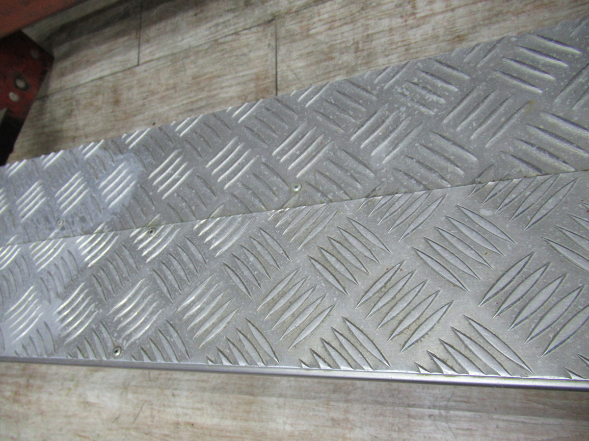 いすゞ エルフ Kk Nkr66eav リアバンパー ステンレス アルミ縞板 R9 69 送料ｌサイズ トラック ダンプ 売買されたオークション情報 Yahooの商品情報をアーカイブ公開 オークファン Aucfan Com