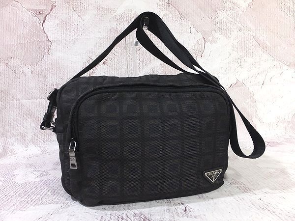【超美品】◆プラダ PRADA◆ショルダーバッグ メッセンジャーバッグ 斜め掛け可 キャンバス×レザー 三角プレート メンズ 黒×ブラウン