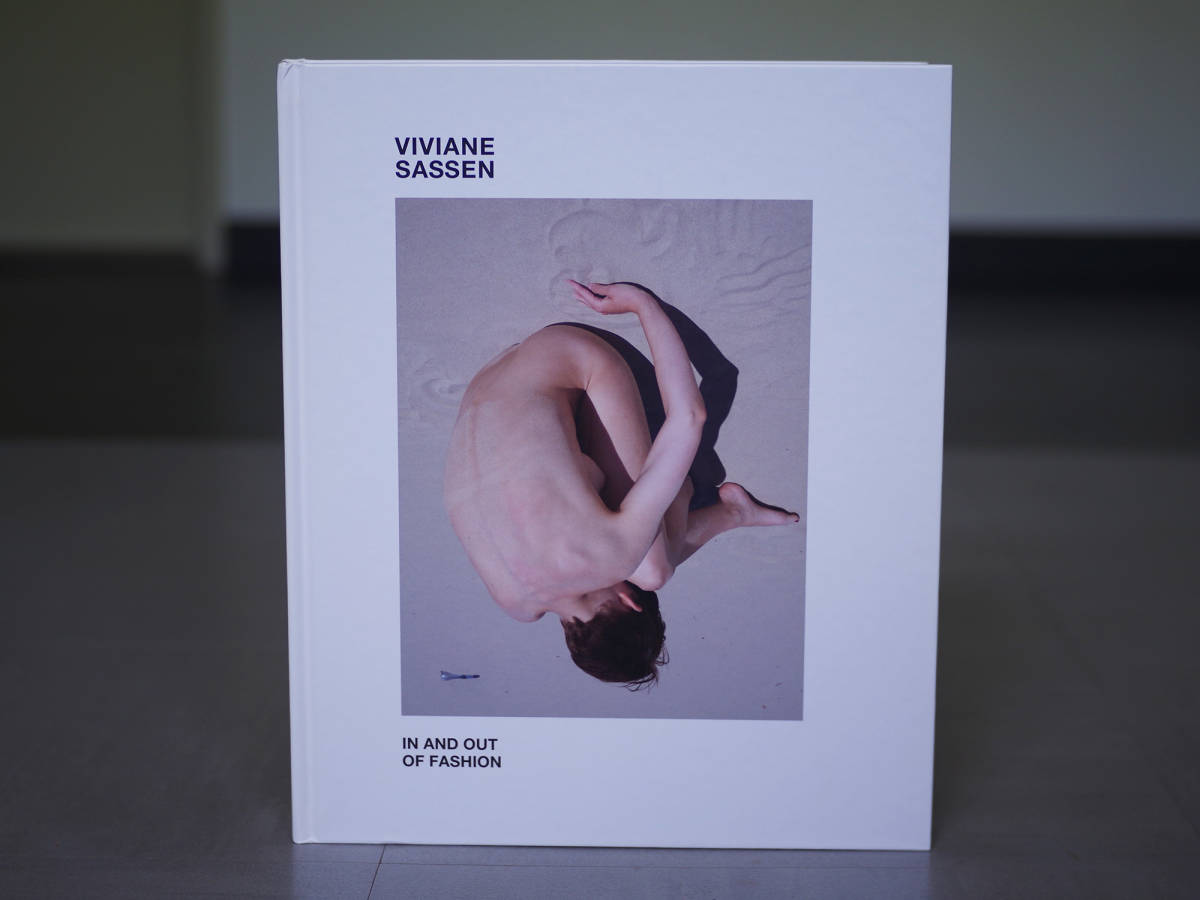 ヴィヴィアン・サッセン Viviane Sassen In And Out Of Fashion サイン