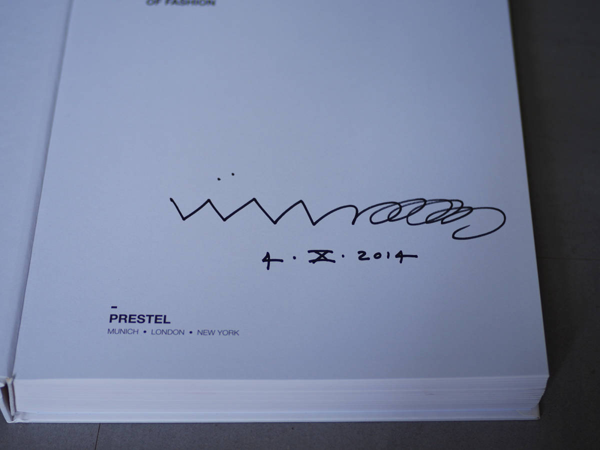 サイン入り 300部限定 vivian sassen zine ヴィヴィアン・サッセン Viviane Sassen In And Out Of Fashion サイン