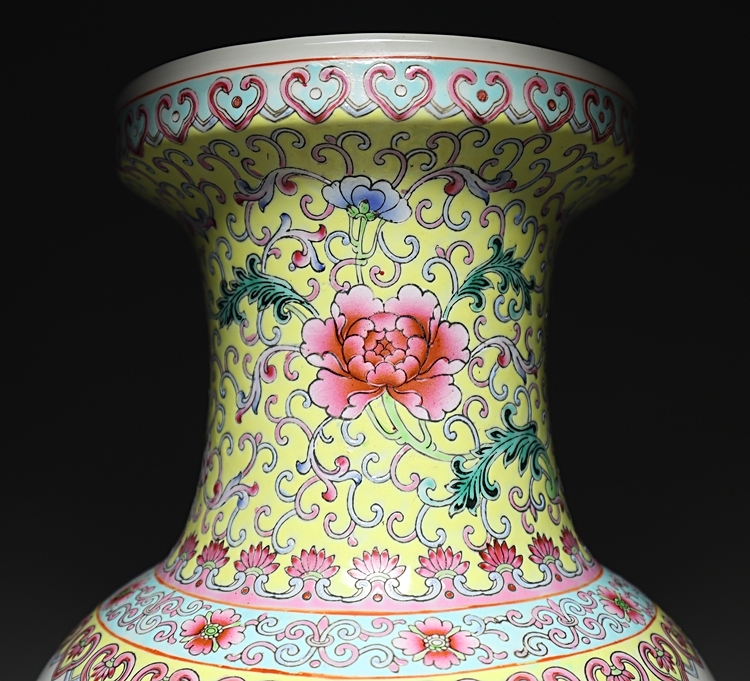 古宝斎】中国古玩 時代 景徳鎮造 色絵粉彩 花鳥文 花瓶 大清乾隆年製銘