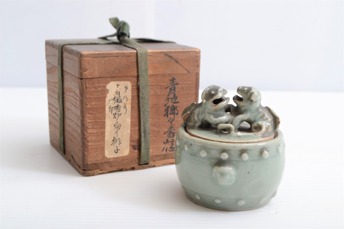 N240M18E【1円スタート】青磁 香炉 向獅子 茶道具 共箱 共布 古道具