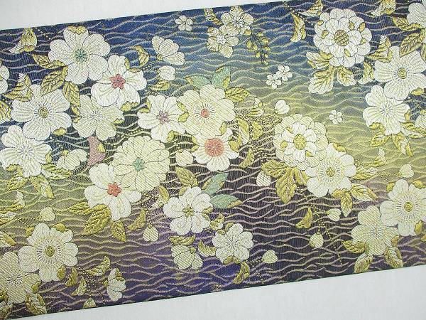着物ふぁんた◇金糸　ラメ糸　暈し　花尽くし文様　小花散し　よろけ縞　美品　六通袋帯　 u1308 袋帯 金糸 振袖 金糸銀糸 四季花紋」六通柄 日本製