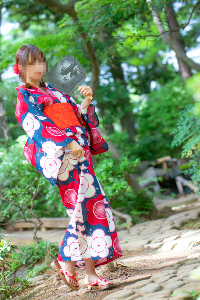 【浴衣/紺地に紅白の花模様/つくり帯＆下駄/フルセット】